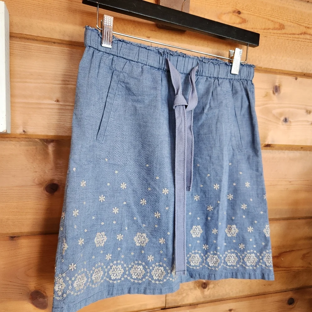 Ann Taylor Loft 💜 Blue Floral Embroidered Chambray‎ Skirt Stretch Pockets Sz 0